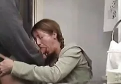 Schmutzige Milf auf einer Couch gratis freie pornos bekommt einen Schwanz in den Arsch